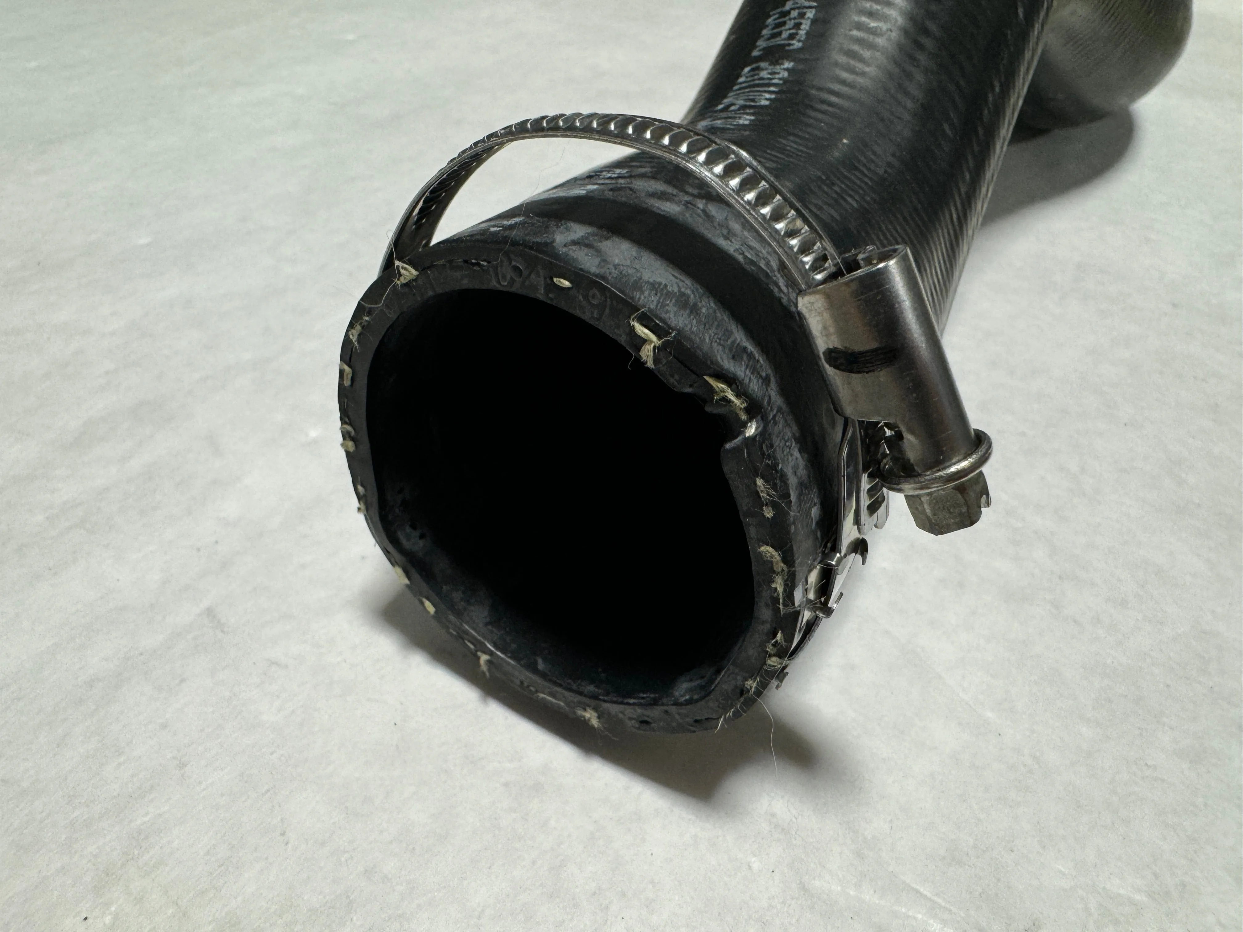 2013-2020 Encore 2015-2021 Trax 1.4 Engine Intercooler Air Inlet Hose Tube