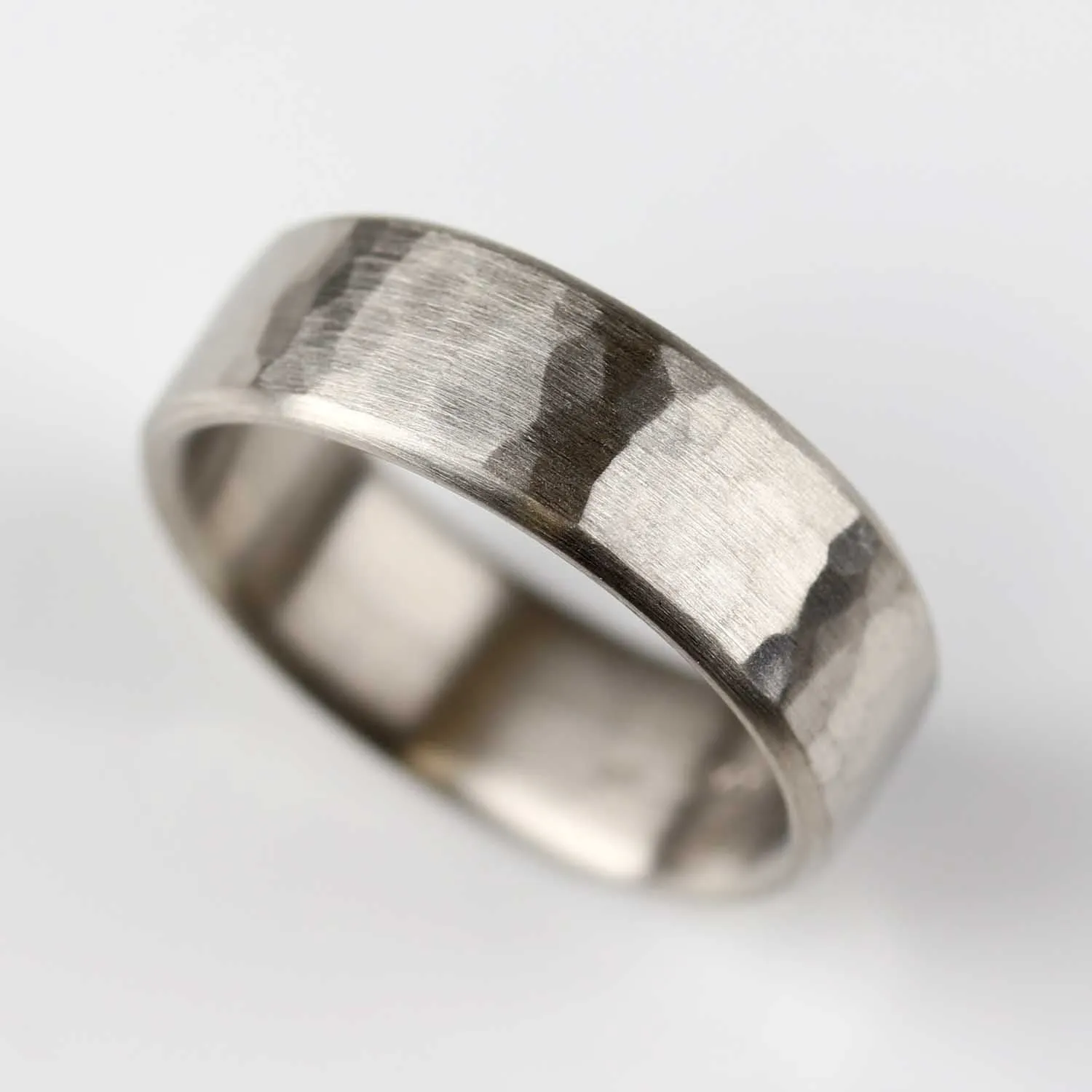 Hammer Textured Edgeless Comfort-fit Band