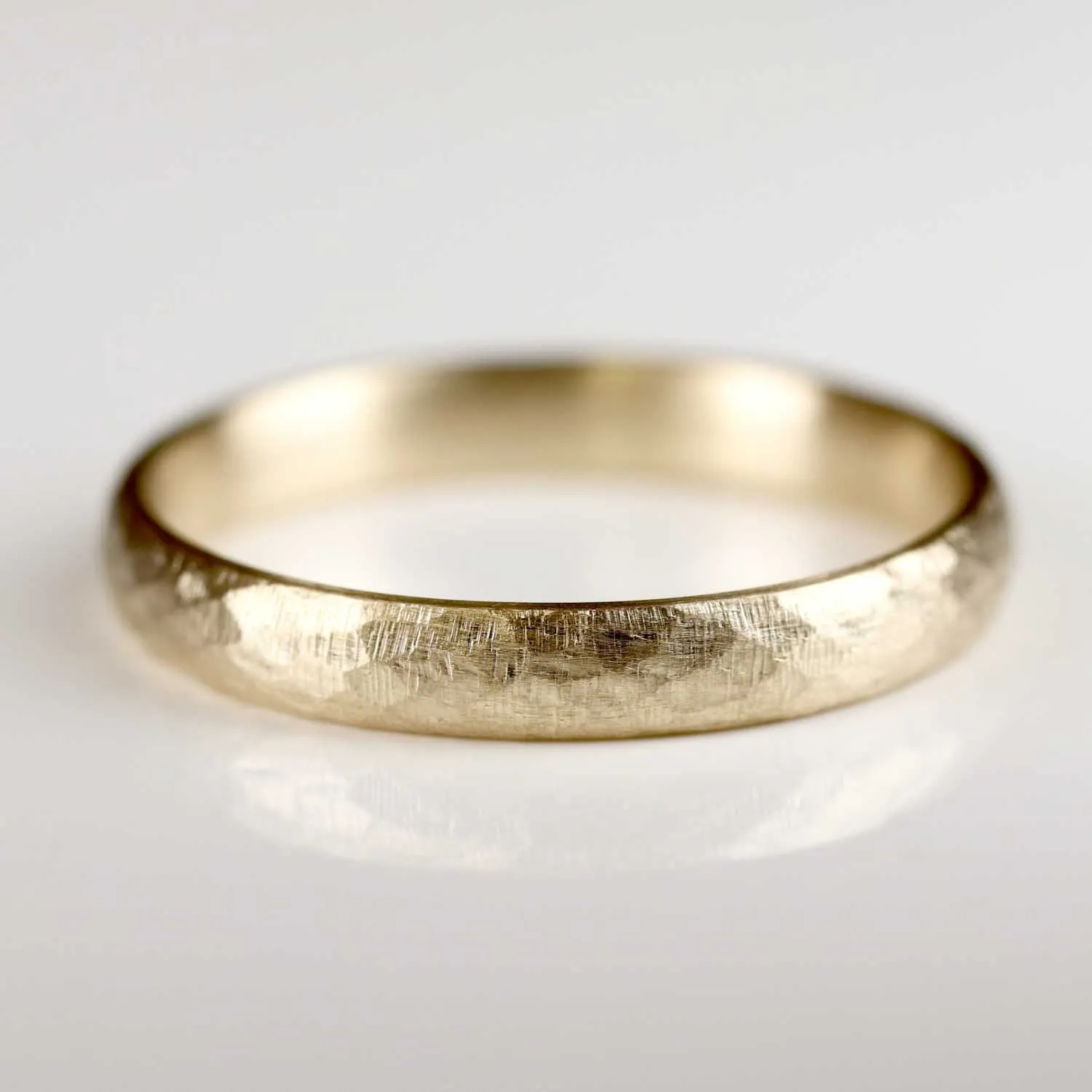 Narrow Stone Texture Comfort-fit Classic Band •