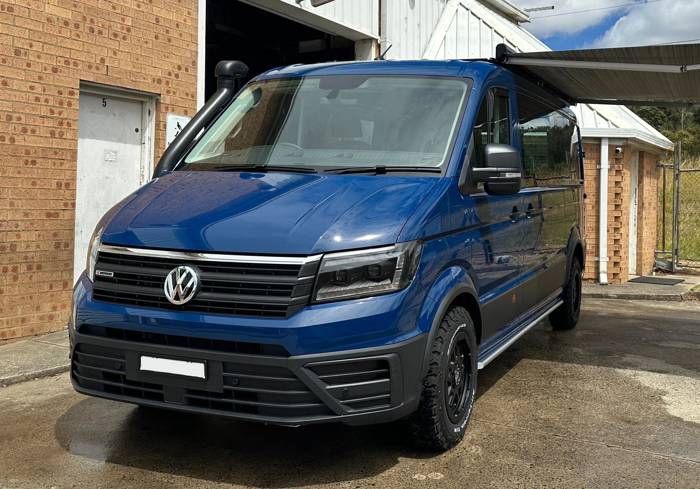 VW Crafter LED DRL Headlights with Sequential Indicators – BLACK